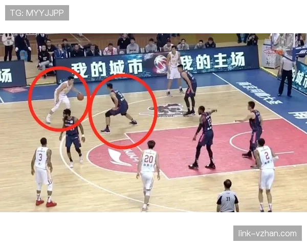 任意球判罚争议:为什么看似犯规却没给球? 任意球判罚争议:为什么看似犯规却没给球?