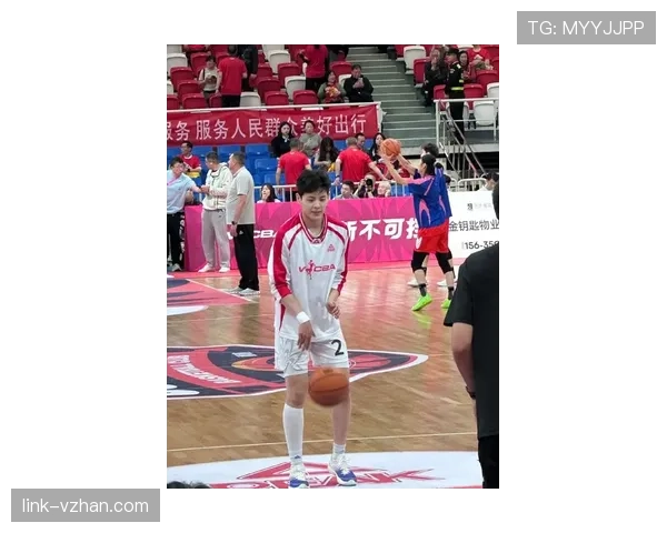 杨舒予训练完直接啃鸡腿?这自律和放纵的切换也太真实了 杨舒予训练完直接啃鸡腿?这自律和放纵的切换也太真实了