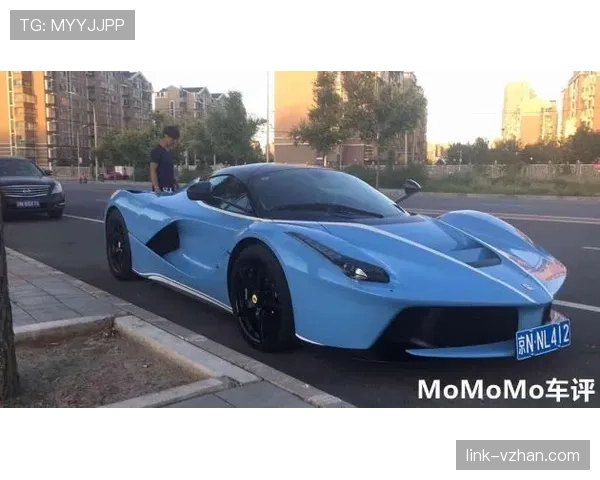 瑞安·洛赫特泳池边聊豪车,感觉他生活比比赛还精彩啊! 瑞安·洛赫特泳池边聊豪车,感觉他生活比比赛还精彩啊!